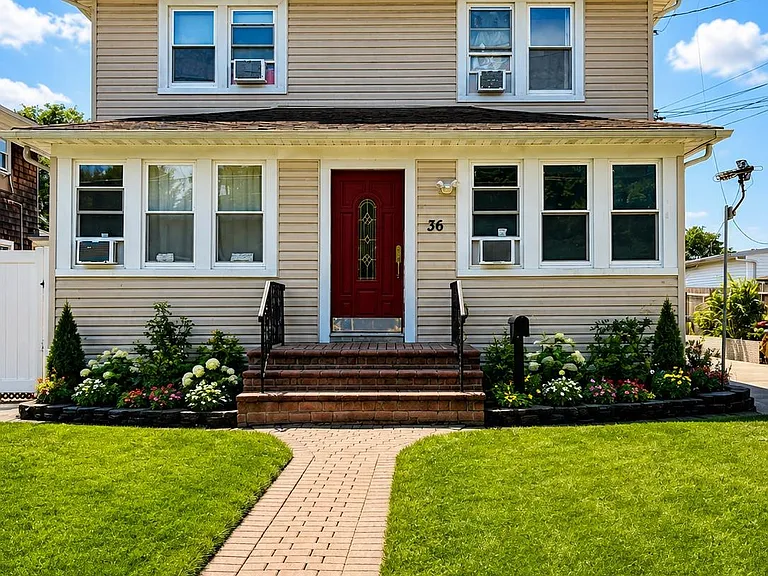 36 Gerard St — Photo 1