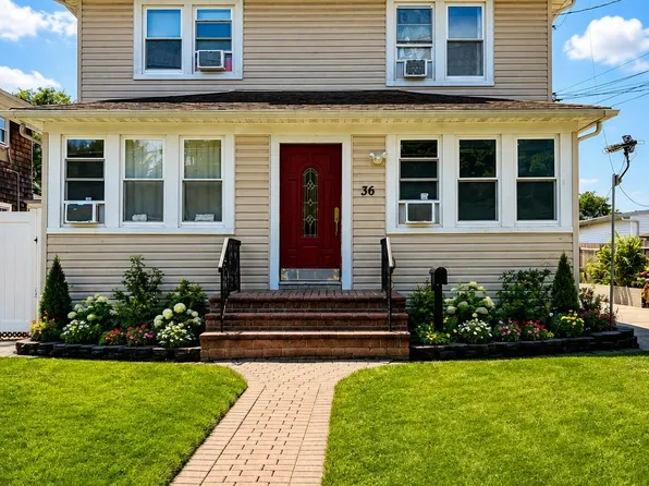 36 Gerard St, Patchogue, NY 11772