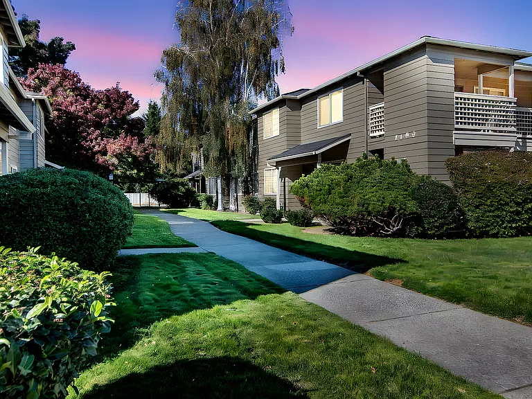Poplar Village - Medford Oregon