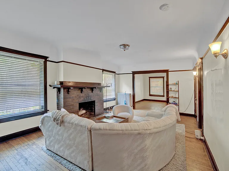 826 Hamlin St — Photo 17