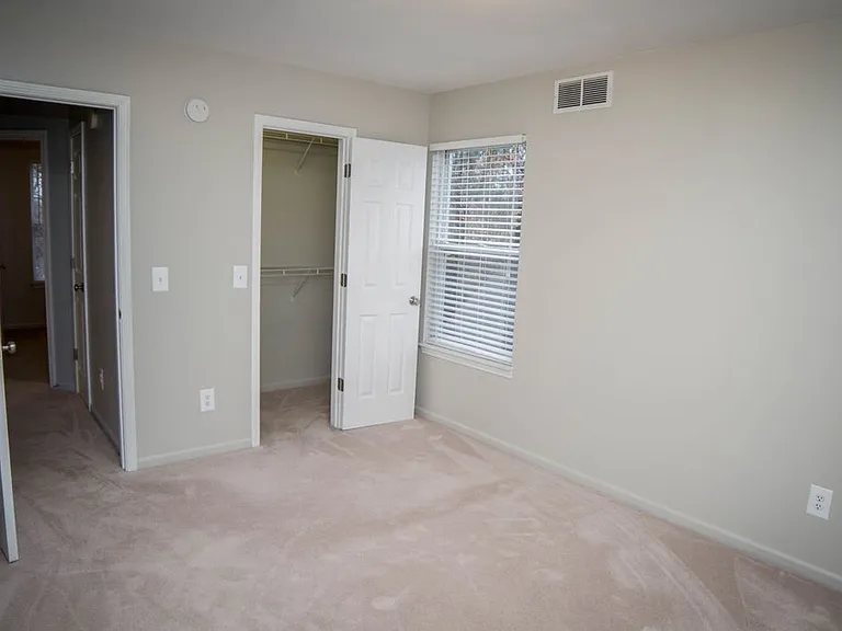 484 Waverly Cmns — Photo 6