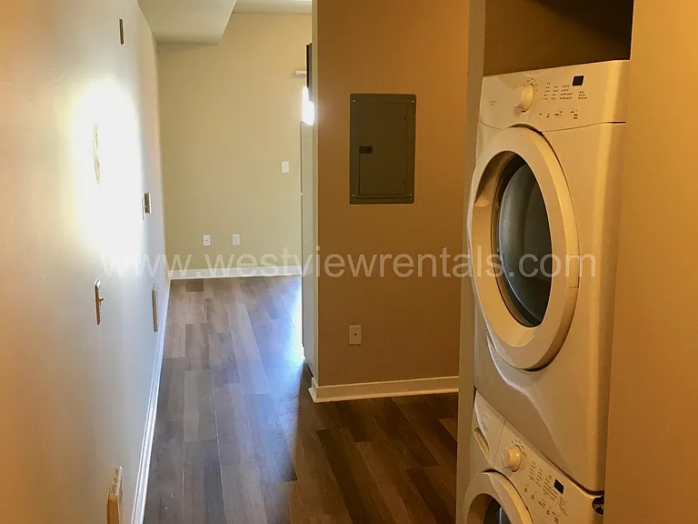 200 E Maple St — Photo 3