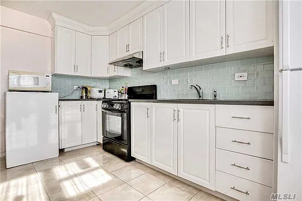 Sold by Redfin Real Estate | media 2