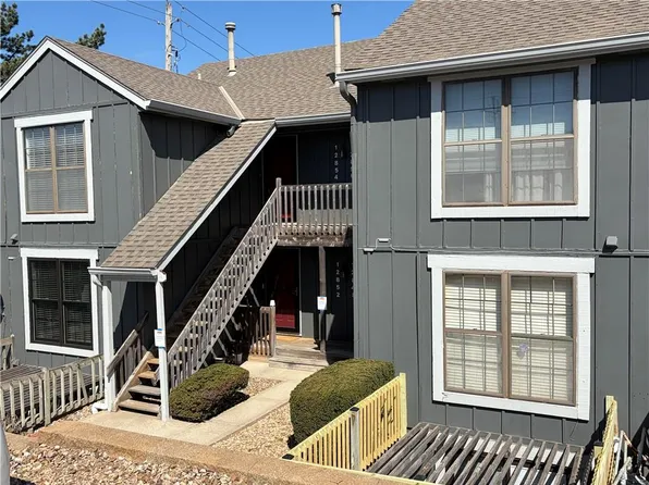 12854 W 110th Ter, Overland Park, KS 66210