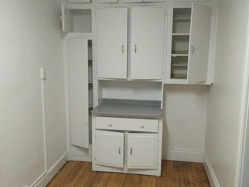 2nd image of 826 Main St #102