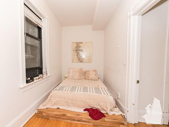 3rd image of 1627 N Burling St