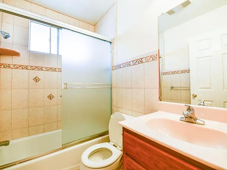 3230 Roberts Ave #1 — Photo 2