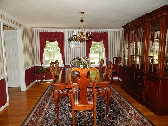 5th image of 31 Winterberry Dr