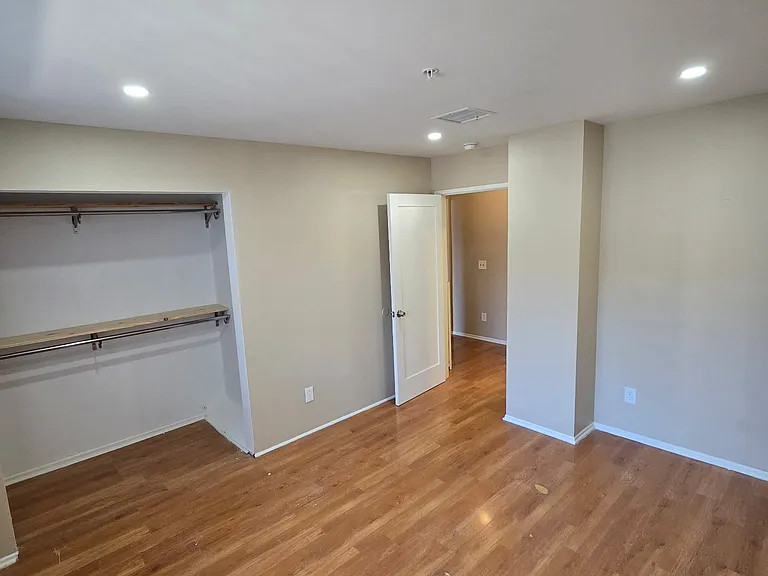 6924 Vesper Ave — Photo 9
