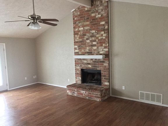 4th image of 2400 Heathercrest Dr