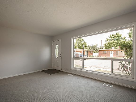 4th image of 2650 S Masonic Cir