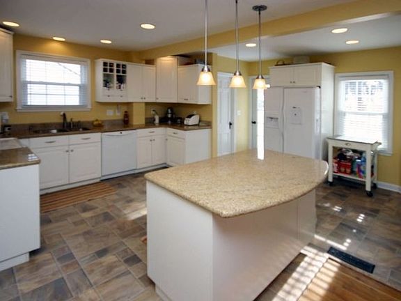 2nd image of 45 E Riverglen Dr