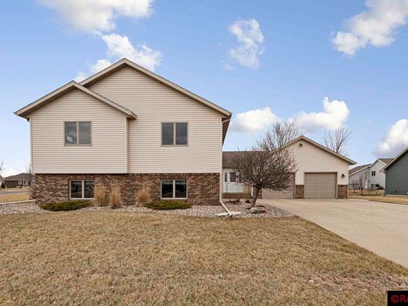 139 Erin Ct, Nicollet, MN 56074