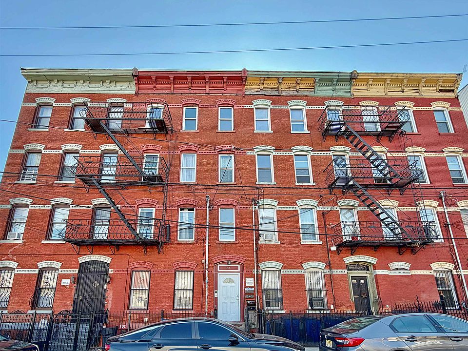 1st image of 37 Harmon St APT 4