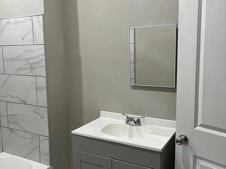 1406 Benson St — Photo 10