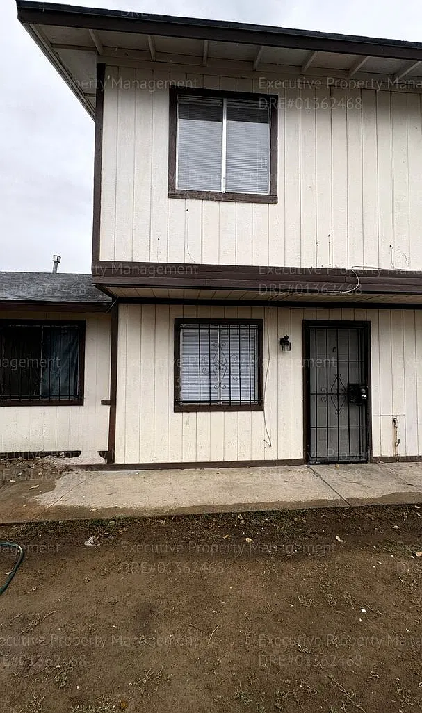 2 bed, 1.5 bath, 800 sqft, $1,250 — Photo 2
