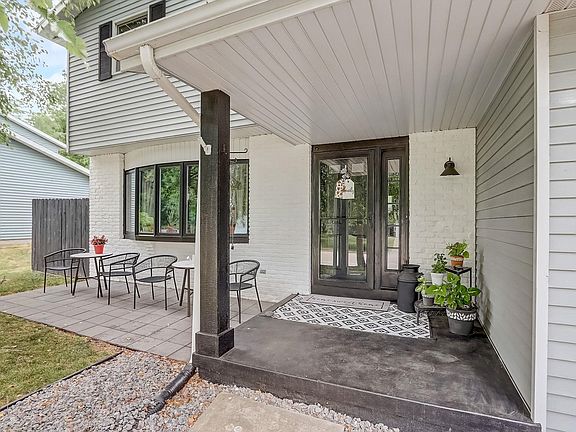 4th image of 487 Basswood Ave