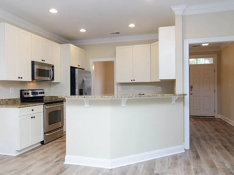 5040 Whitner Dr — Photo 7
