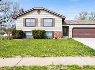 2379 Pheasant Run Dr, Maryland Heights, MO