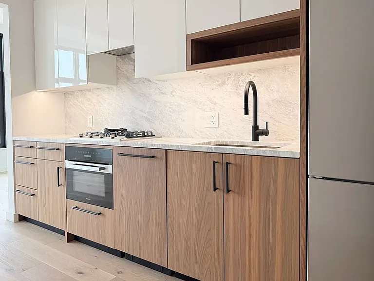 29 Huron St #8AE — Photo 4