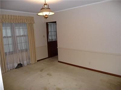 3rd image of 2856 Brownlee Ave