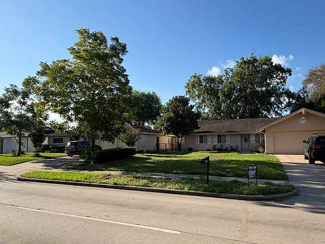 3 bed, 2.0 bath, 1614 sqft, $1,900 — Photo 3