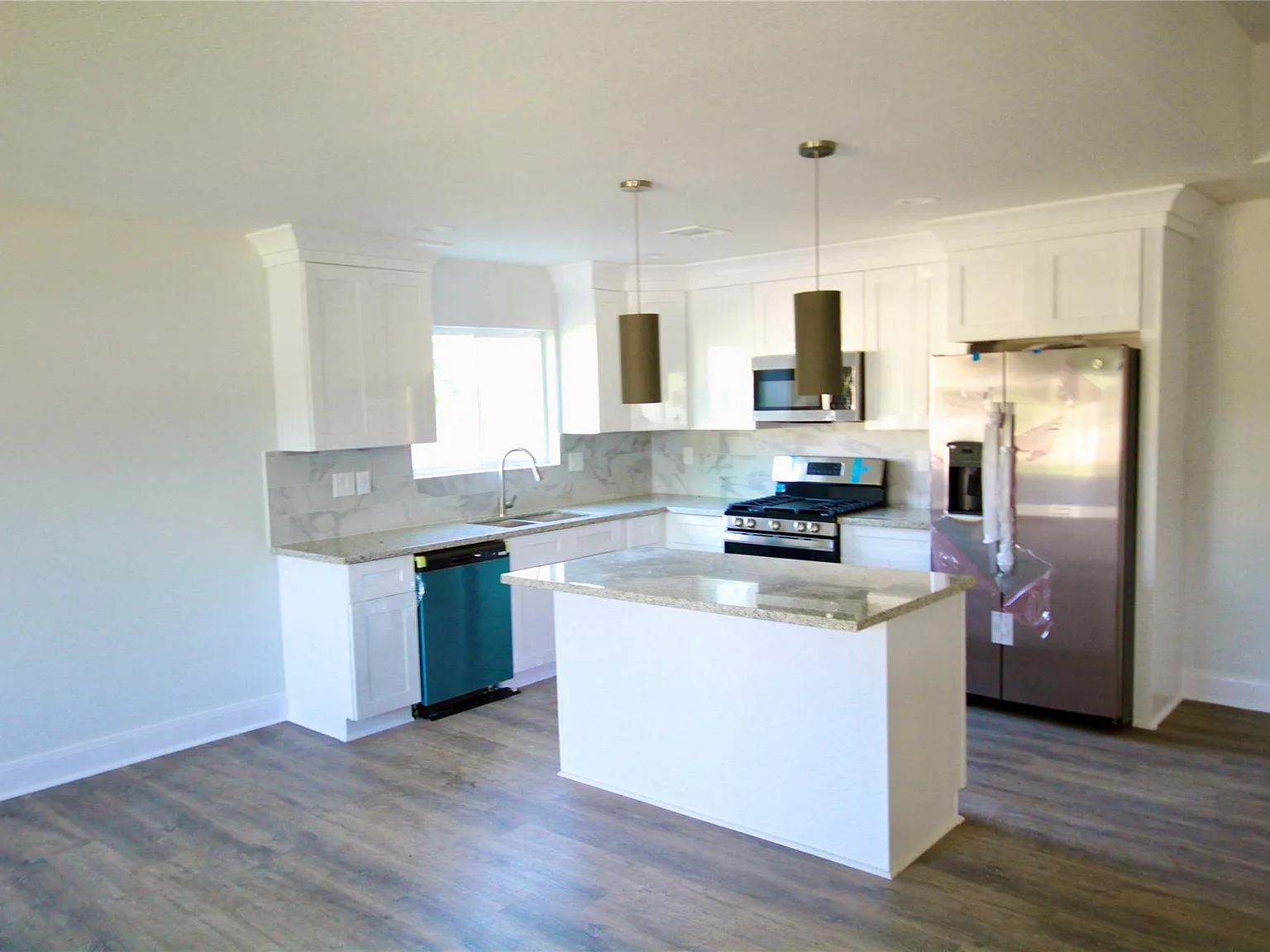 3 bed, 2.0 bath, 1680 sqft, $2,150 — Photo 4