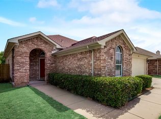 800 Gemstone Trl, Arlington, TX 76002