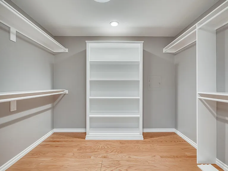 1516 E Britton Rd — Photo 22