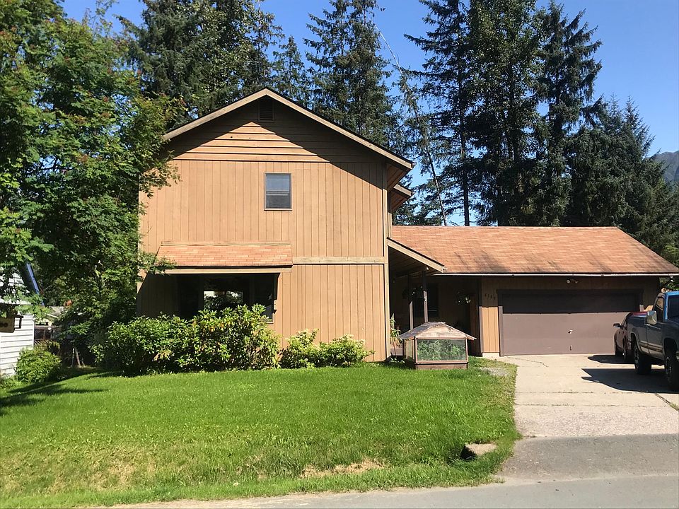 Front of the home. Tenants will have partial use of the garage. Yard maintenance supplies and snow blower provided.