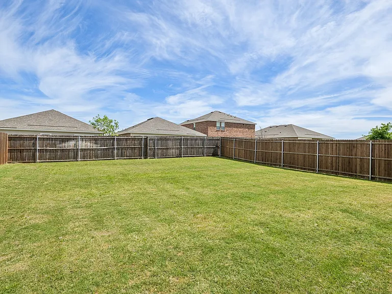 770 Yorkshire Dr — Photo 9
