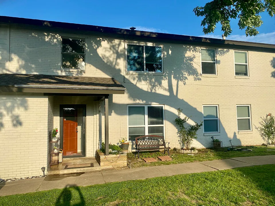 3185 E 21st Pl