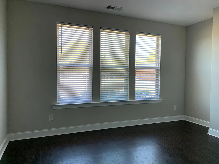2631 Statesville Ave — Photo 9