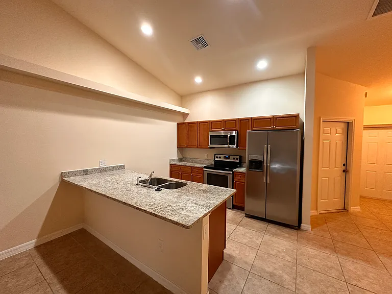 618 SE 13th Ave — Photo 2