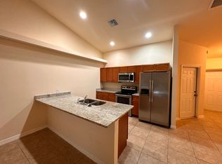 622 SE 13th Ave, Cape Coral, FL 33990