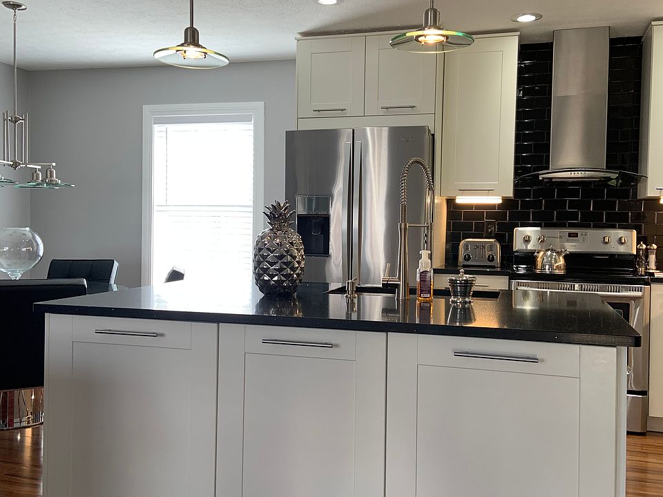 2nd image of 509 Rosewood Pl