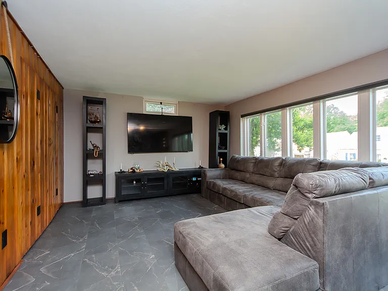 1942 Trevilian Way — Photo 13
