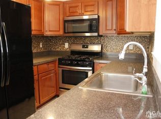 1807 Ridgeview Ct, Parlin, NJ 08859