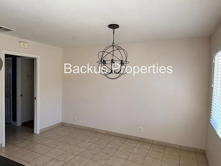 211 Chaucer Dr — Photo 23