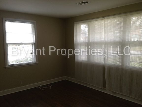 2nd image of 1915 Sweetbriar Ave #A