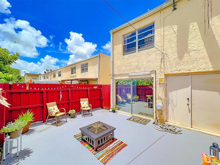 3672 SW 59th Ave #7 — Photo 7