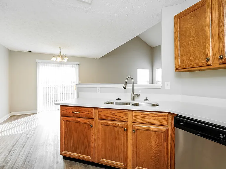 4487 Connaught East Dr — Photo 10