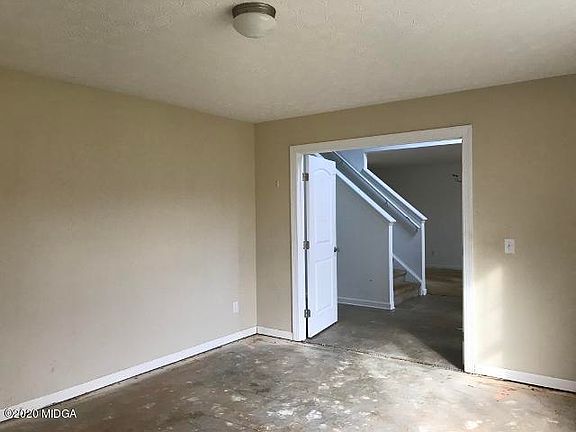 3rd image of 784 Maddux Dr