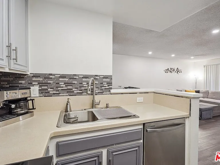 22100 Burbank Blvd #260G — Photo 11