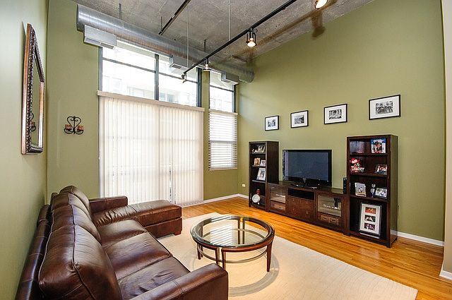 1st image of 900 N Kingsbury St APT 927