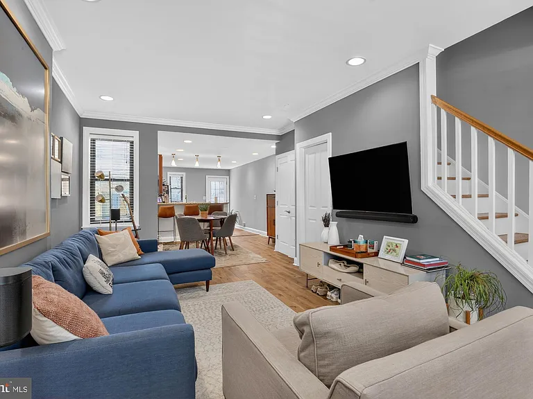 2316 Christian St — Photo 4