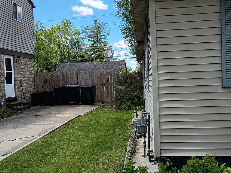 9005 Deering St — Photo 5