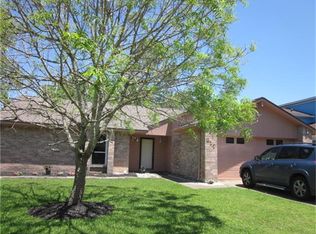 817 N Plantation Dr, Angleton, TX 77515