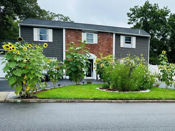18 William St, Coram, NY 11727