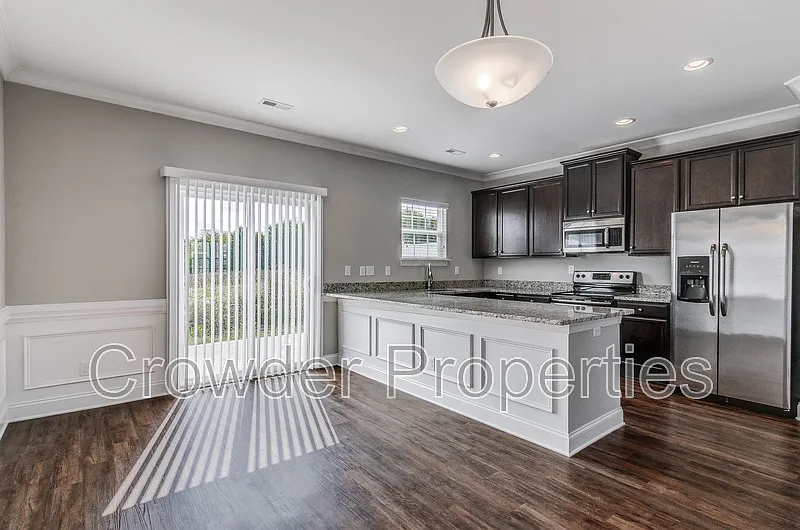3 bed, 2.5 bath, 1515 sqft, $1,800 — Photo 4